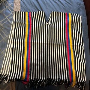 Medium sz Colombian poncho
